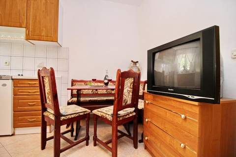Apartments Veselka, Lumbarda - One Bedroom Apartment with Terrace and Garden View (Apt 1) - Ferienunterkunft in Lumbarda (4 Personen)