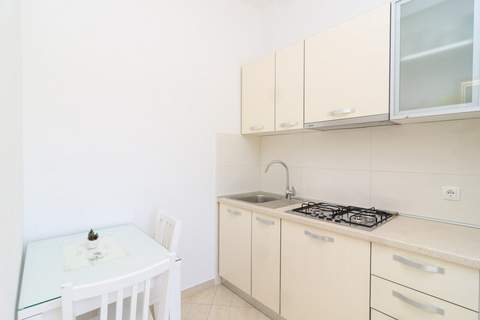 Apartments & Rooms Barišić - Standard Studio Apartment with Balcony and Garden View (G1-6) - Ferienunterkunft in Kupari (2 Personen)