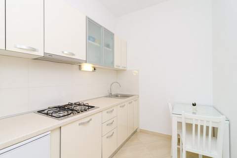 Apartments & Rooms Barišić - Superior Studio Apartment with Balcony and Garden View (G2-7) - Ferienunterkunft in Kupari (2 Personen)