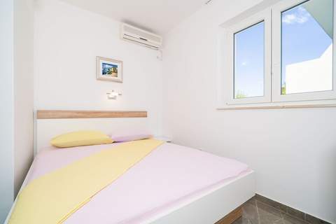 Apartments & Rooms Barišić - Standard Double Room with Patio and Garden View (First floor-Soba 4) - Ferienunterkunft in Kupari (2 Personen)
