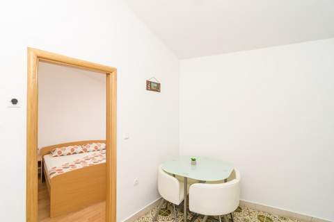 Apartments & Rooms Barišić-Comfort One Bedroom Apartment with Balcony and Garden View (Apt Preko-5) - Ferienunterkunft in Kupari (2 Personen)