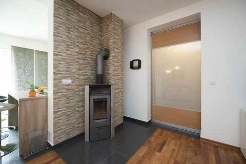 Holiday Home Elijah Creek - One Bedroom Home with Pool - Ferienunterkunft in Solin (4 Personen)