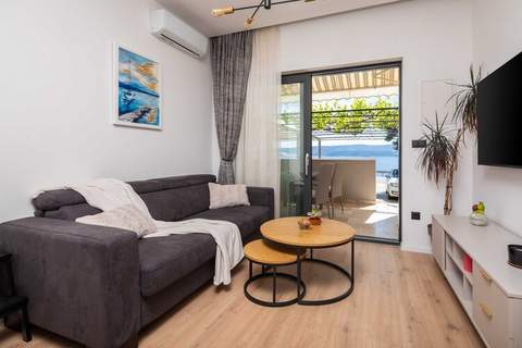 Apartments Tomas - One bedroom Apartment with Balcony and Sea View (A1) - Ferienunterkunft in Omis (4 Personen)