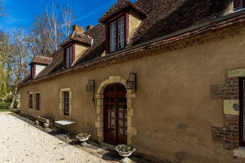 LE VIEUX CHATEAU - Ferienunterkunft in Le Veurdre (8 Personen)