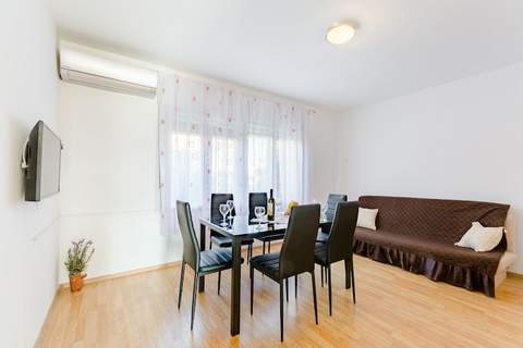 Apartment Marko (ST) - Three Bedroom Apartment with Balcony and Garden View - Ferienunterkunft in Split (5 Personen)