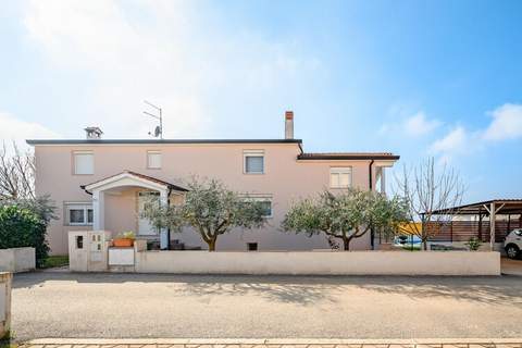Charming Apartment Rose II - Ferienunterkunft in Vrvari (4 Personen)