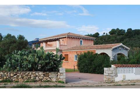 APPARTAMENTI TIFFANY APARTMENT 2 BEDROOMS - 4 PAX R4 - Ferienunterkunft in San Teodoro (4 Personen)