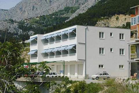 Apartments im Haus Ivan, Omis-A4 (AP 2+2) - Ferienunterkunft in Omis (4 Personen)