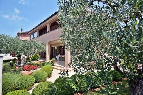 Tina & Denis - Apt Denis with Terrace and Garden - Ferienunterkunft in Pula (4 Personen)