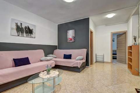 Kajfes A5 - One Bedroom Apartment with Terrace - Ferienunterkunft in Valbandon (4 Personen)