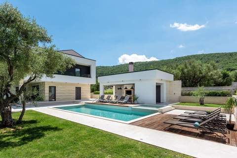 Luxurious Villa Laurea - Ferienunterkunft in Drenje (8 Personen)