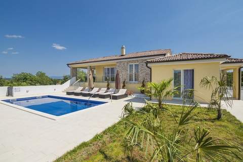 Villa Land with Private Pool - Ferienunterkunft in Kapelica (8 Personen)
