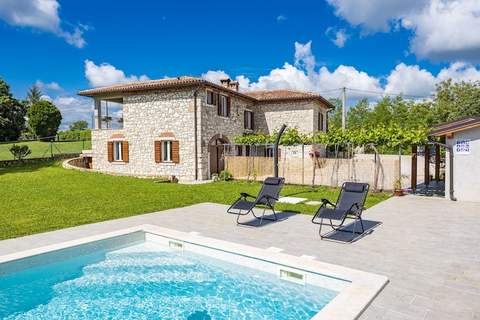 Villa Katarina - Old Stone House with Private Pool - Ferienunterkunft in Nedescina (8 Personen)
