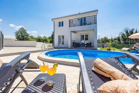 Villa Jakov with Private Pool - Ferienunterkunft in Baderna (8 Personen)
