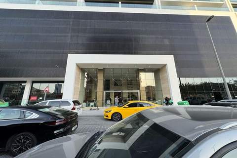 Luxury Belvilla 1BR Pool View Apartment in JVC - Ferienunterkunft in Dubai (2 Personen)