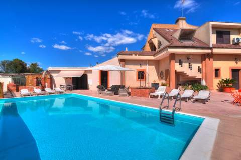holiday home Floridia-Villa Smeraldo10 Pax mit Privatpool - Ferienunterkunft in Siracusa (10 Personen)