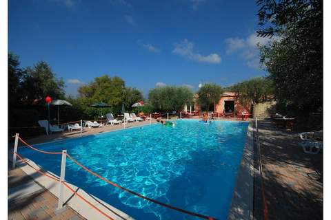 Villaggio Borgoverde TWO-ROOM APARTMENT 5 PAX - B5 - Ferienunterkunft in Imperia (5 Personen)