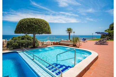 RESIDENCE SANT'ANNA TWO-ROOM APARTMENT 4 PAX B4 - Ferienunterkunft in Pietra Ligure (4 Personen)