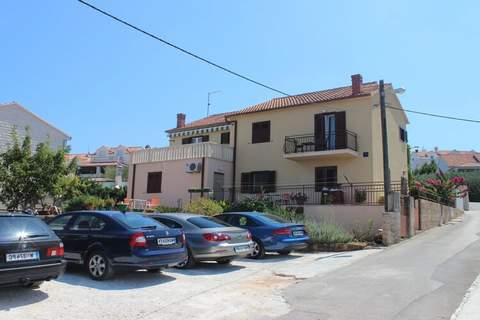 Apartments Sweet Life - One-Bedroom Apartment with Terrace (Nina) (ST) - Ferienunterkunft in Supetar (3 Personen)