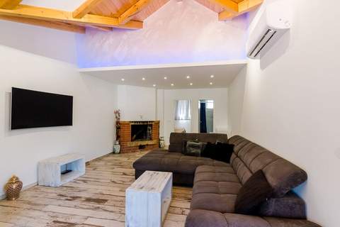 Apartments Dub - One-Bedroom Apartment with Terrace and Hot Tub (no.5) - Ferienunterkunft in Dubrovnik (4 Personen)
