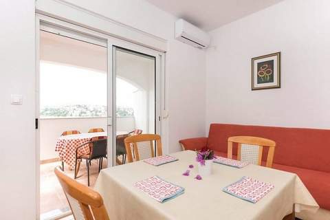 Apartments Zdenka Zatoglav - Orange apartment - Ferienunterkunft in Rogoznica (5 Personen)