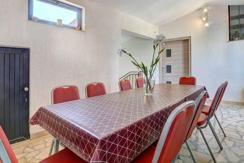 Kajfes A2 - Lovely Studio Apartment with Terrace - Ferienunterkunft in Valbandon (2 Personen)