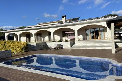 Vivalidays Villa Kiros - Ferienunterkunft in Tordera (12 Personen)