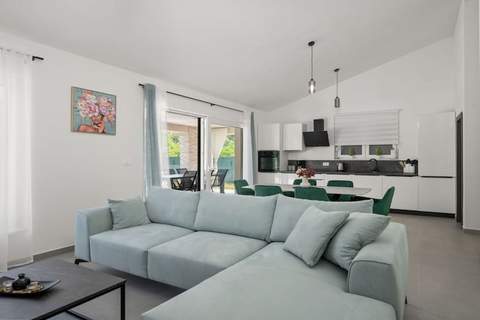 Villa SABINA - Santalezi - Three Bedroom Villa with Swimming Pool - Ferienunterkunft in Labin (6 Personen)