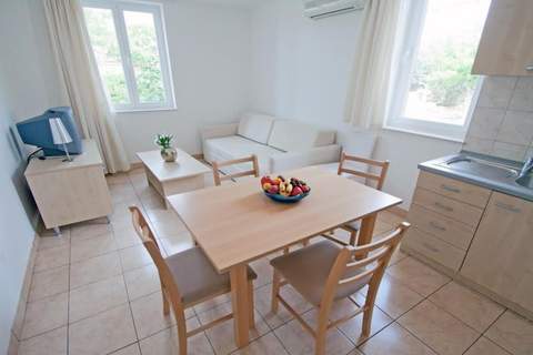 Beachfront Apartments Tamarix - One Bedroom Apartment with Partial Sea View - Ferienunterkunft in Posedarje (4 Personen)
