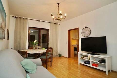 Three Bedroom Apartment with Terrace - Ferienunterkunft in Seget Vranjica (7 Personen)