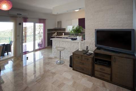 Wonderful Visinisce Apartments with Terrace and Sea Views - Standard Two Bedroom Apartment  (Owner 1) - Ferienunterkunft in Vinisce (4 Personen)