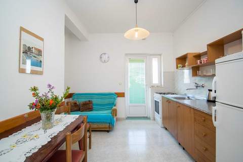 Comfortable Kastel Stafilic Apartment with Balcony - Two Bedroom Apartment with Balcony and Sea View - Ferienunterkunft in Kastel Stafilic (4 Personen)