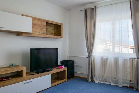 Modern Apartment Near Trogir Beach with Sea View Terrace and Lounge Area - Two Bedroom Apartment - Ferienunterkunft in Trogir (4 Personen)