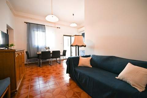 Green and Lush Apartments with Terrace - Classic Two Bedroom Apartment with Terrace (owner Apartment 1) - Ferienunterkunft in Rovinj (4 Personen)