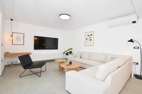 Refined and Inviting Villa in Kanfanar - Four Bedroom Villa with Pool - Ferienunterkunft in Kanfanar (8 Personen)