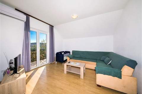 Trogir Comfortable Apartment with Terrace - Two Bedroom Apartment with Terrace - Ferienunterkunft in Trogir (5 Personen)