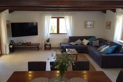 Secluded Oasis with Pool, Outdoor Kitchen, & Landscaped Terraces - Three Bedroom Villa - Ferienunterkunft in Supetar (8 Personen)