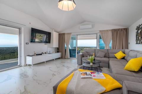 Luminous Infinity Villa with Pool and Gym - Six Bedroom Villa with Pool - Ferienunterkunft in Rogoznica (12 Personen)