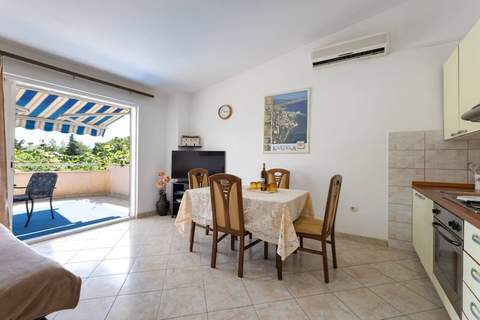 Bright and Spacious Apartment with Terrace in Kastel Stafilic - Two Bedroom Apartment with Terrace - Ferienunterkunft in Kastel Stafilic (4 Personen)