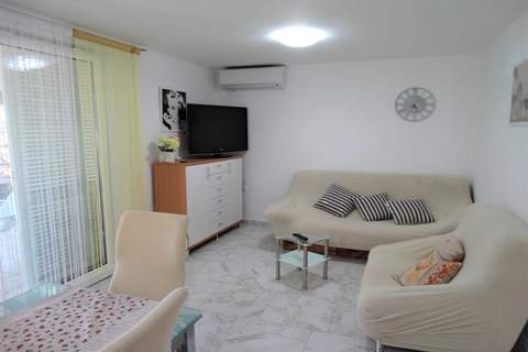 Selce Shorefront Apartment with Balcony and Sea View - Two Bedroom Apartment with Balcony and Sea View - Ferienunterkunft in Selce (6 Personen)