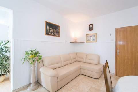 Apartment Vrandecic - Two Bedroom Apartment with Garden Terrace (Žarka) (ST) - Ferienunterkunft in Postira (4 Personen)