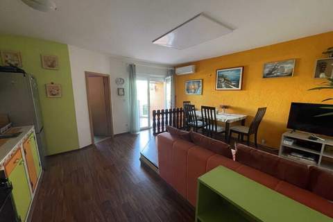 Classic and Modern Umag Apartment with Terrace and BBQ - Two Bedroom Apartment with Terrace - Ferienunterkunft in Umag (5 Personen)