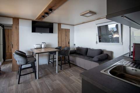 Seaside Deluxe Escape at Klenovica Camping - Two Bedroom Mobile Home with Hot-Tub (owner 419) - Ferienunterkunft in Klenovica (6 Personen)