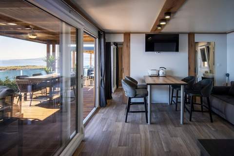 Seaside Deluxe Escape at Klenovica Camping - Two Bedroom Holiday Home with Terrace (owner 418) - Ferienunterkunft in Klenovica (6 Personen)