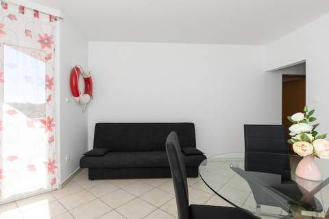 Scenic Elegant Apartments Krk with Balcony and Pool - Classic Two Bedroom Apartment with Balcony and Pool (owner 2) - Ferienunterkunft in Krk (4 Personen)