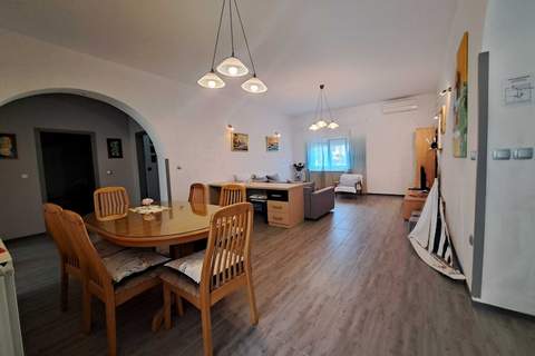 Spacious Urban Retreat Apartment with Terrace - Two Bedroom Apartment with Terrace - Ferienunterkunft in Novigrad (5 Personen)