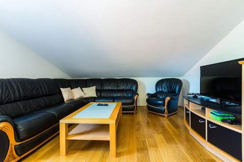 Modern Escape with Private Pool, Sauna, Game Room & BBQ, near Zadar - Four Bedroom Villa - Ferienunterkunft in Zadar (10 Personen)