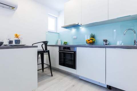 Charming Zadar Apartment Near Old Town with Convenient Access to Beaches Apartman ( 2 ) - Ferienunterkunft in Zadar (3 Personen)