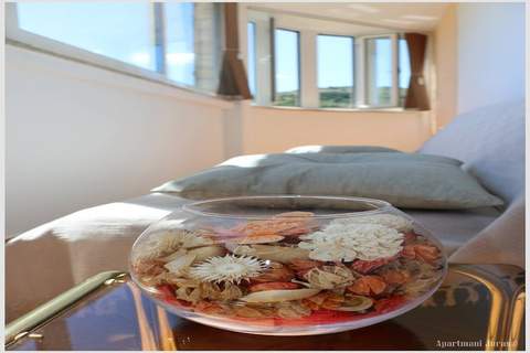 Apartments Juras - Studio Apartment with Balcony and Side Sea View (Tea) - Ferienunterkunft in Rogoznica (2 Personen)