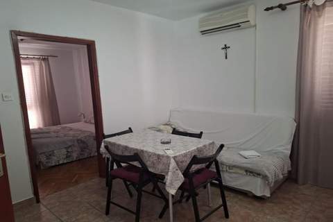 Apartments Villa Šesto - One Bedroom Apartment with Balcony(2) - Ferienunterkunft in Biograd na Moru (4 Personen)